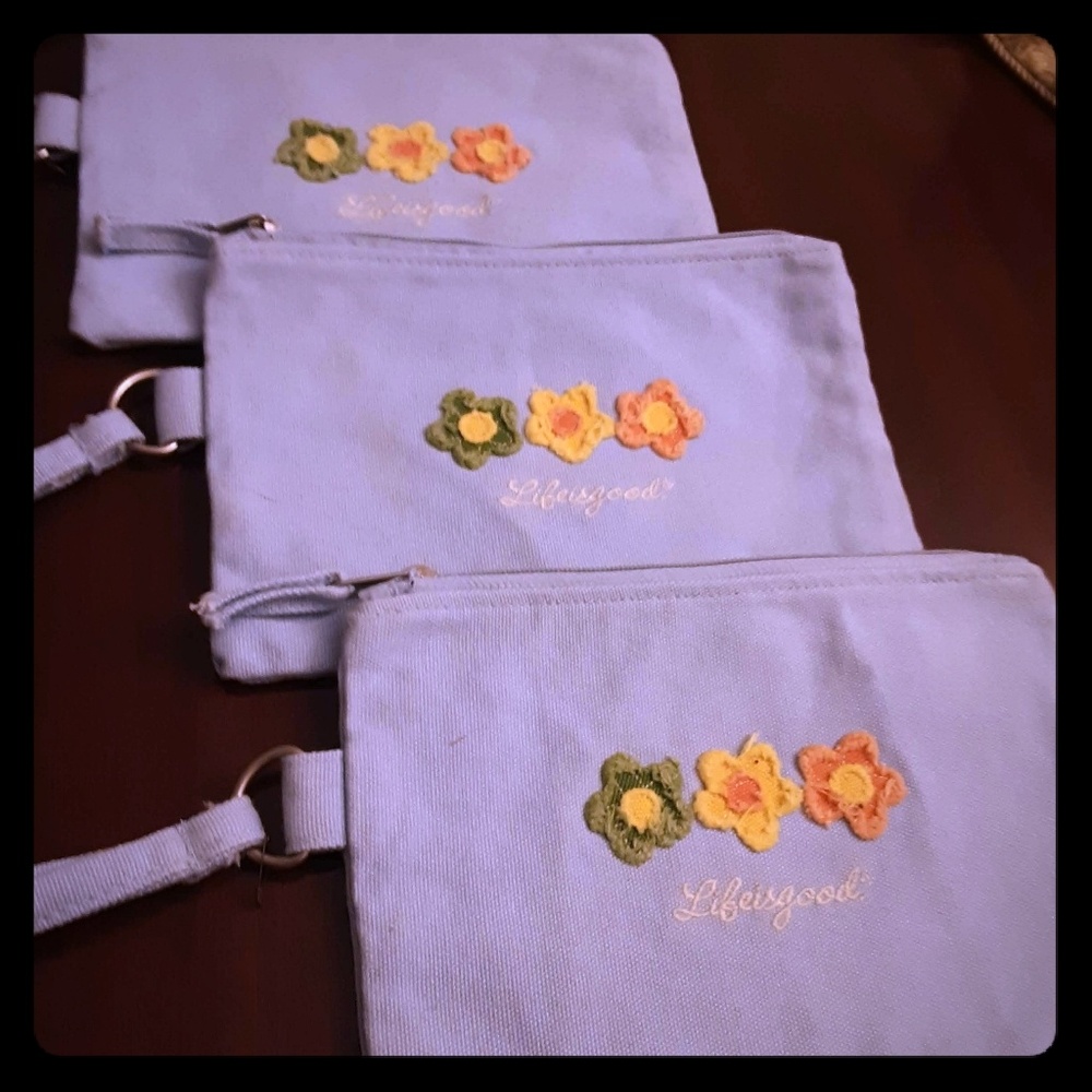 Life is Good brand wristlet bag women or girls.